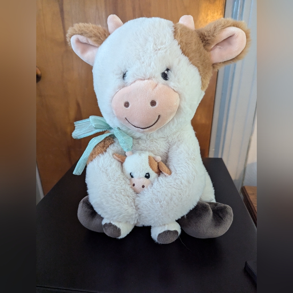 Mommy And Me. Adorable Plush Cow with Calf - White and Brown. Super Soft.  EUC.